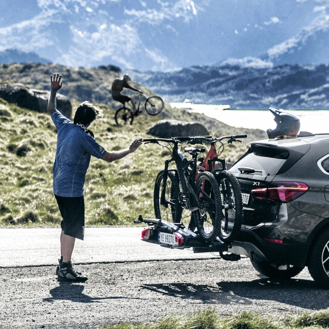 Thule EasyFold XT 2 Fahrradträger - Zusammenklappbarer und kompakter Träger für 2 Fahrräder